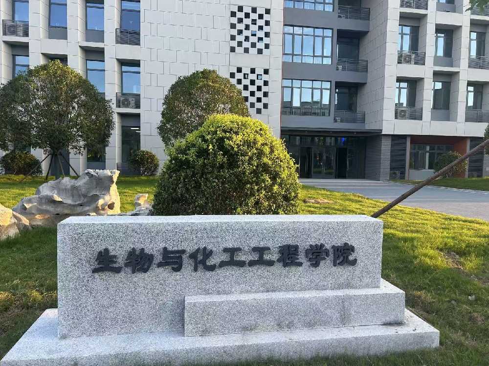 贡井区扬州职业大学体育场高杆灯项目